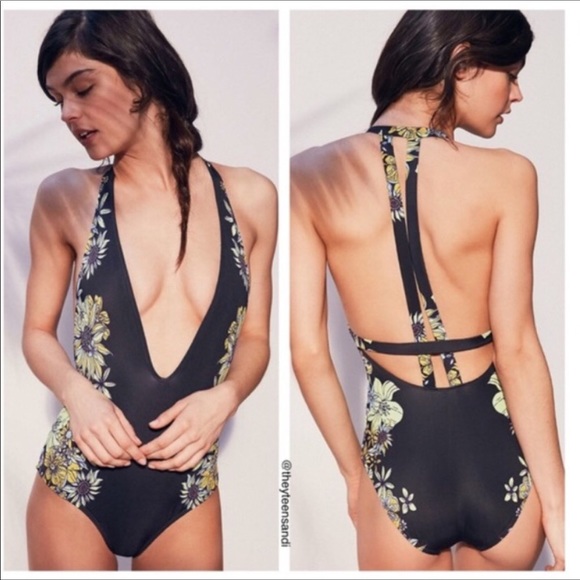 Urban Outfitters Other - ⬇️Urban Outfitters black plunge out from under